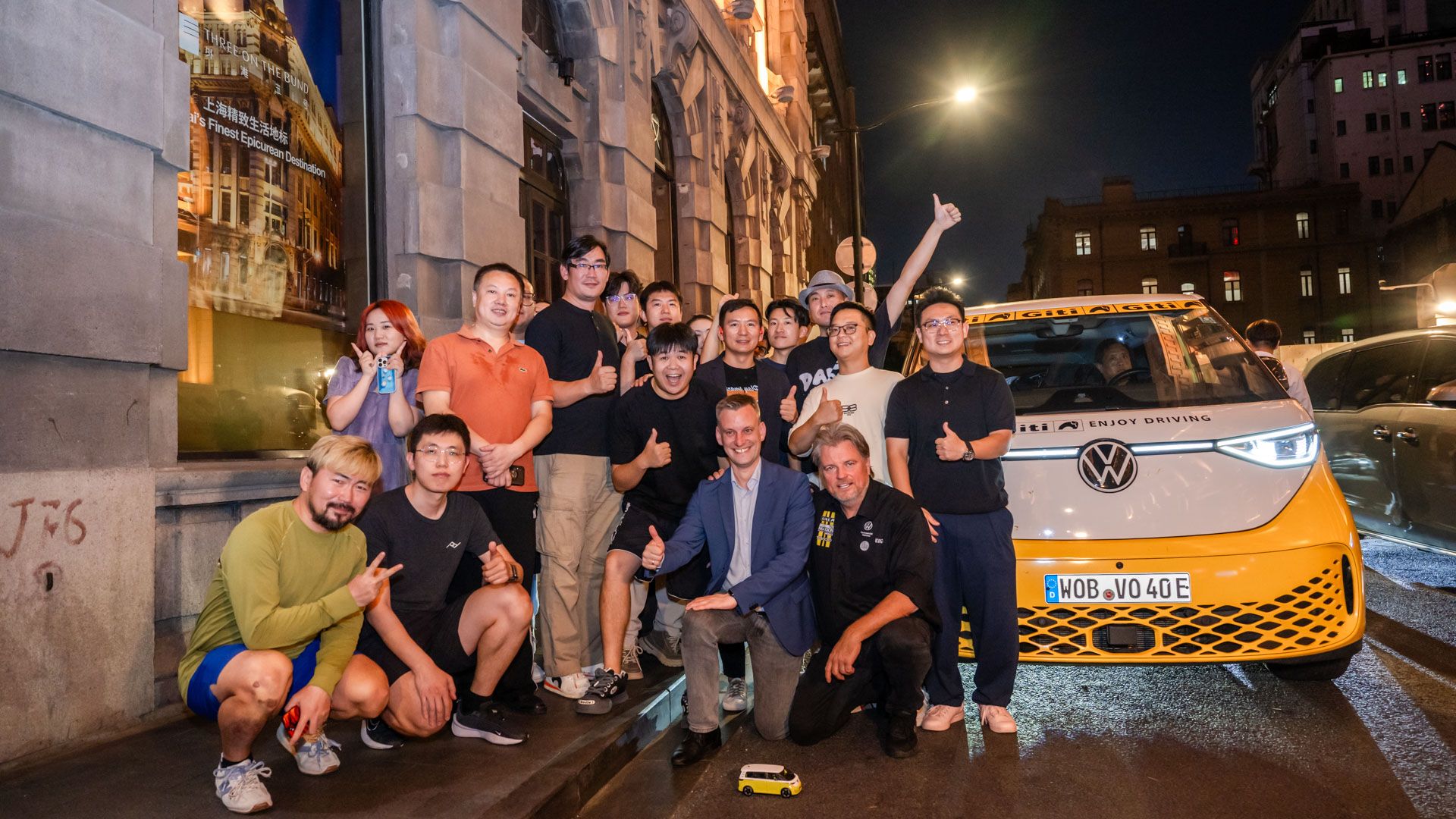 ID.Buzz World Tour Update - Rainer Travels Through Shanghai Meeting with Giti, Fans and Media